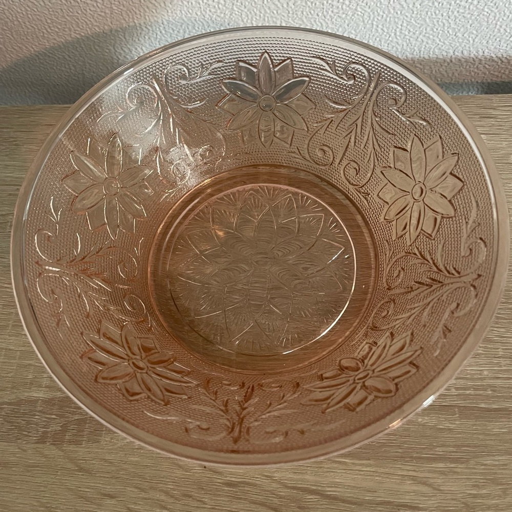 Vintage Tiara Pink (peach) Sandwich Glass 8 1/2" Berry Vegetable Serving Bowl